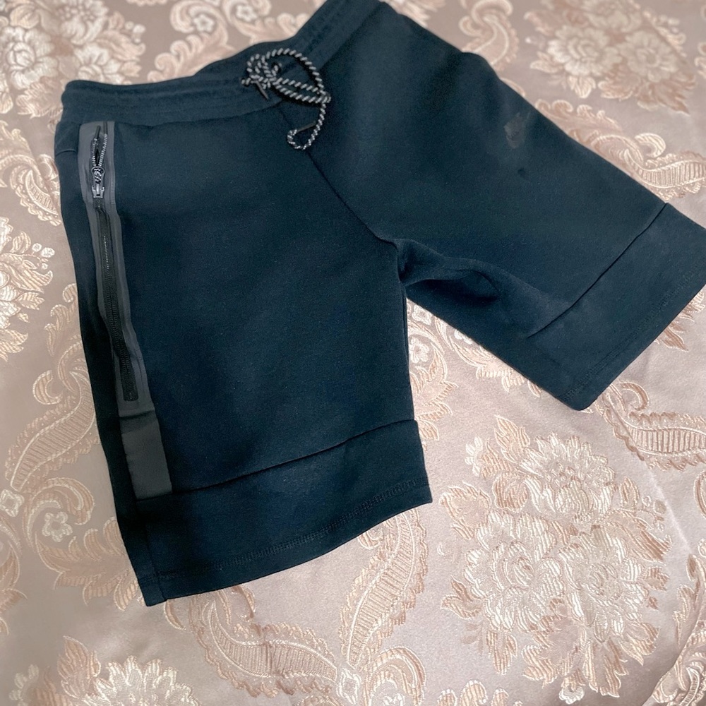 Nike tech shorts black